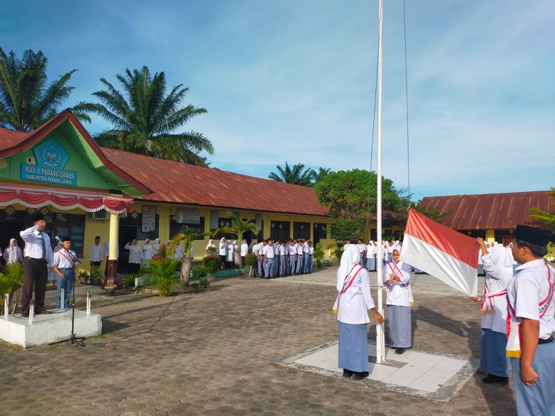 Upacara Bendera Peringatan Hari Sumpah Pemuda di MAN 2 Padang Lawas